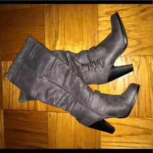 Grey boots Size 9W (Wide)